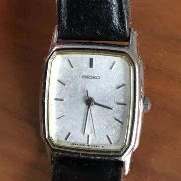 SEIKO 2P21-5220 여성용 손목시계