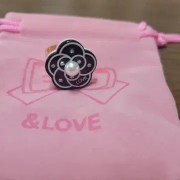 앤드러브 반짝이는 펄 비쥬 까멜리아 반지 골드, 미사용