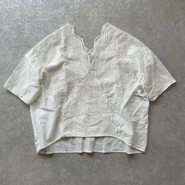 새상품급 MidiUmi 자수 화이트 코튼 반팔 셔츠 카슈쿨