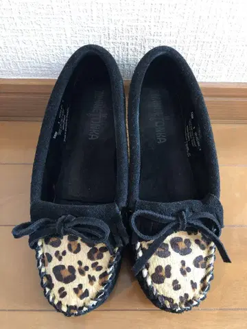 미네통카 모카신 레오파드