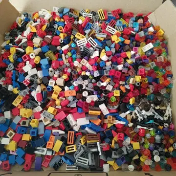 2 LEGO 작은 부품만 모았습니다.