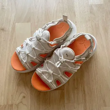 PUMA 스포츠 샌들 화이트/오렌지