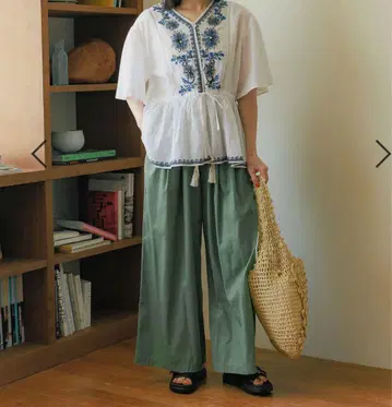 니코앤드 자수 튜닉 블라우스