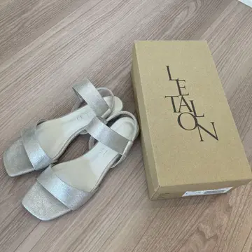새상품 LE TALON 2cm 고무 스트랩 샌들 L