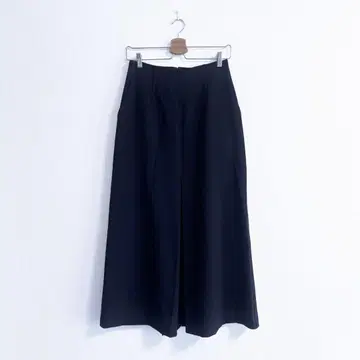 allureville 23년 제작 개버딘 더블 슬릿 스커트 알아바일