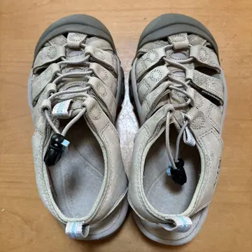 Keen 베이지 스포츠 샌들 23CM