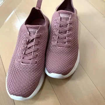 스케쳐스 핑크 메쉬 스니커즈 24cm