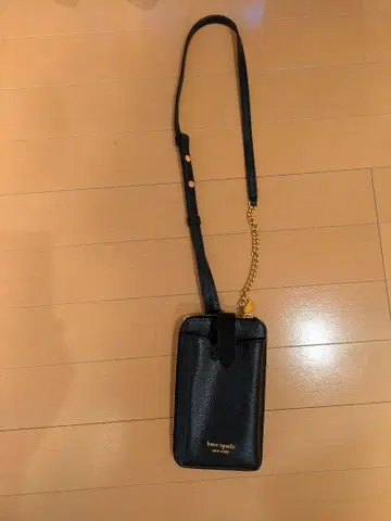 kate spade 블랙 스마트폰 숄더백