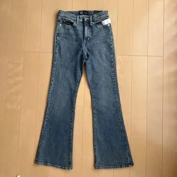 GAP '70s FLARE 하이라이즈 데님 0/25R 부츠컷