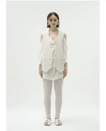 [ FUMIE TANAKA 2025 SS ] 화이트 메쉬 베스트 4 버튼