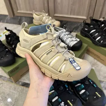 KEEN 아웃도어 샌들 베이지