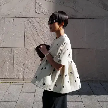 미사용 새상품 MACHATT 폼 풀오버 (플라워/베이지)