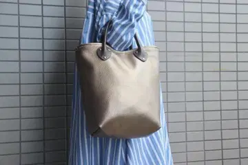 남녀 공용 바닥 넓은 브론즈 토트백 내부 후크 있음 핸드메이드 6256