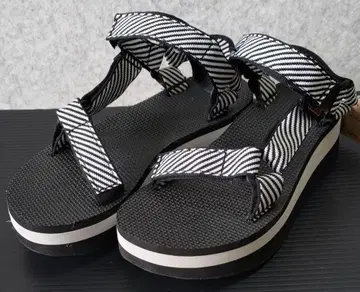 Teva 스트라이프 디자인 통굽 샌들 22cm