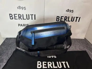 거의 새상품 Berluti 블루 메탈릭 바디백 크로스바디
