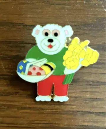 곰, 꽃과 과일 핀 배지 BBC 캐릭터?
