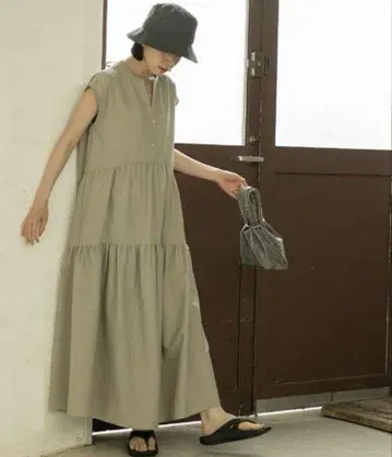 [새상품] 시어 티어드 원피스 올리브 M 사이즈