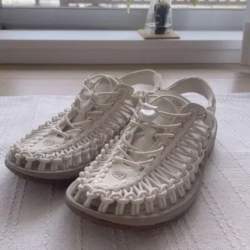KEEN UNEEK 킨 유니크 화이트/콘스트로크 24.5cm