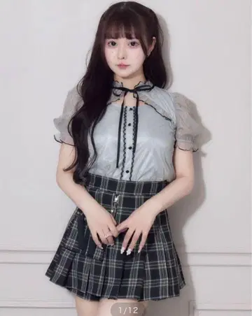 pium 프론트 버튼 레이스 케이프 블라우스 그레이