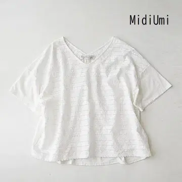 MidiUmi 미디우미 화이트 V넥 자수 풀오버 와이드 티셔츠