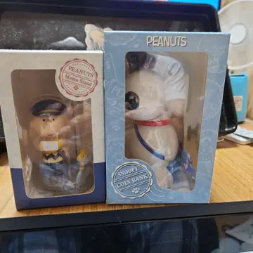 우체국 한정판 PEANUTS 메모 스탠드 & 스누피 저금통 세트