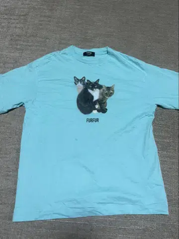 FURFUR 카미코쿠료 모에 트리플 캣 포토 티셔츠