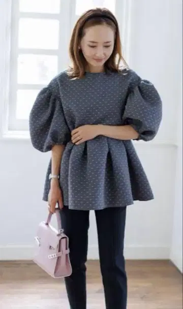 블루레아 BLUELEA 도트 자카드 볼륨 블라우스 상의 그레이