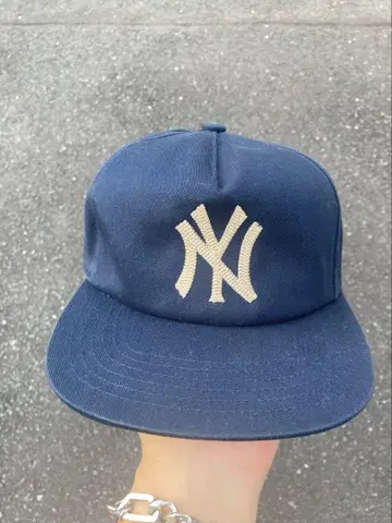 Monday suck chain stitch cap