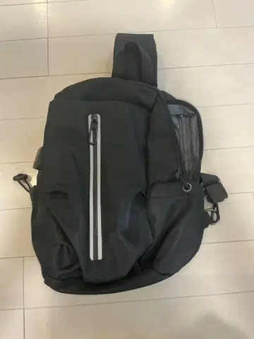 블랙 숄더백 프론트 지퍼