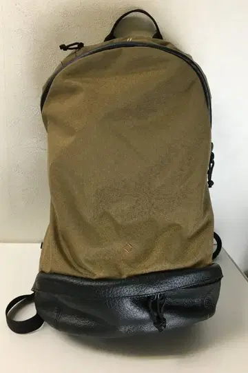 헬리녹스 밑면 가죽 백팩 류크 백 카키색 새상품급