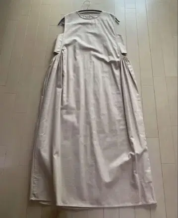 베이지 슬리브리스 롱 원피스