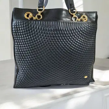 BALLY 퀼팅 가죽 토트백