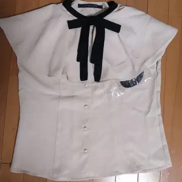 새상품 anotheranangels 리본 포함 슬리브리스 블라우스