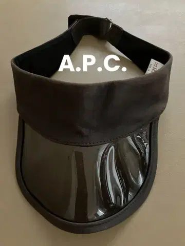 레어 A.P.C. 가죽 선바이저 UNI