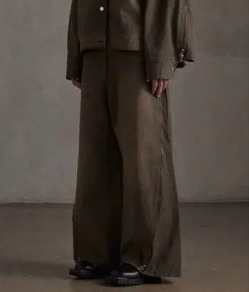 [GRANCY] 지퍼 디자인 배기 데님 팬츠 브라운 M 사이즈