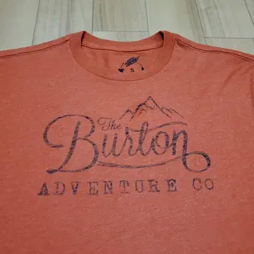 새상품급 BURTON 버튼 뒷면 프린트 티셔츠