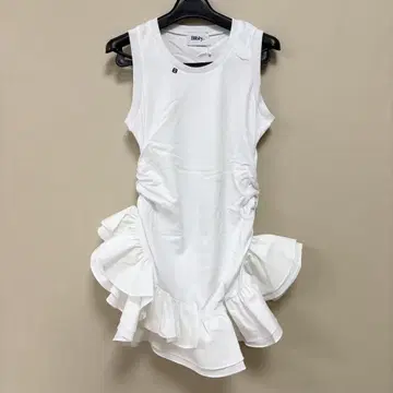 Bibiy. IRIS RUFFLE TOP 화이트 새상품 슬리브리스