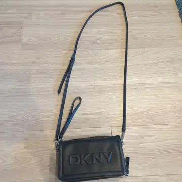 DKNY 블랙 숄더백
