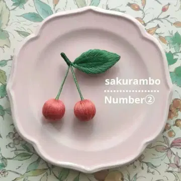 체리 입체 자수 브로치 2