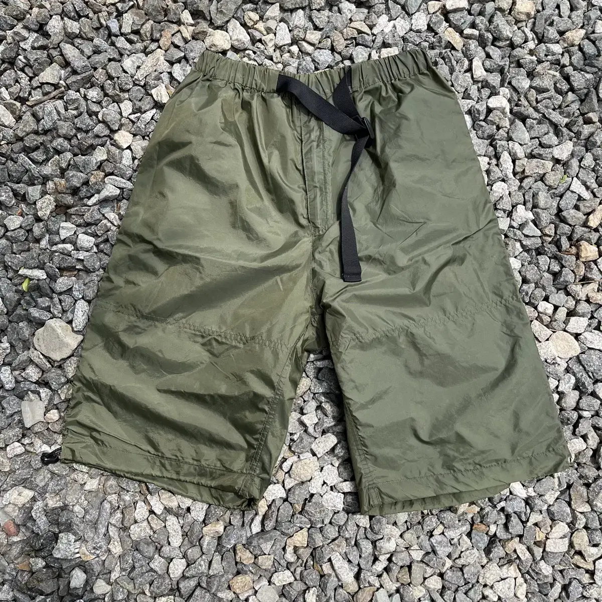 【SATIIIZ】Beucky Pintuck Cargo Bermuda Pants SATIIIZ】Kaid Pintuck Bermuda Pants (SATiiiZ/パンツ