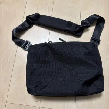 THE TOKYO TECHPACK SLING 새상품급