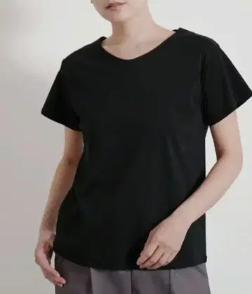 택 포함 미사용 새상품 enamu V넥 티셔츠