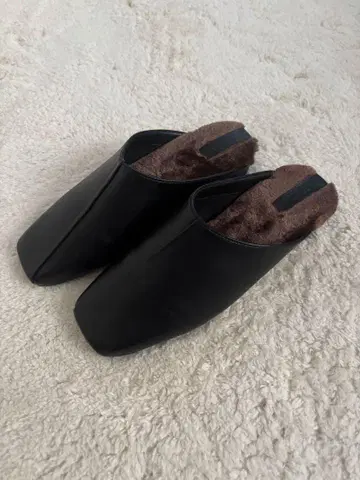 블랙 퍼 슬리퍼