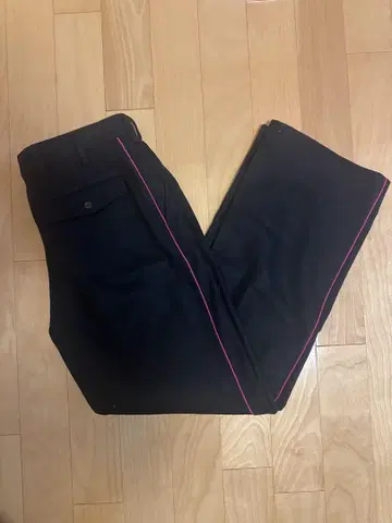 블랙 스트레이트 레그 팬츠 사이드 핑크 라인 코튼