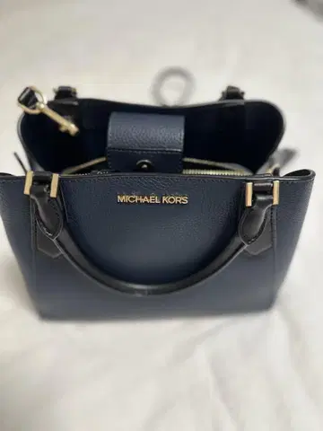 MICHAEL KORS 네이비 핸드백