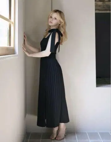 andmary Ann ribbon pleats dress black