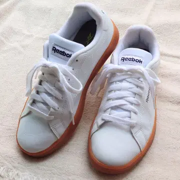 Reebok 화이트 스니커즈