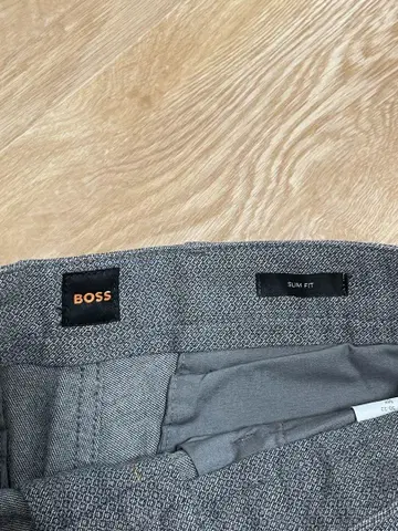 BOSS 슬림핏 그레이 팬츠