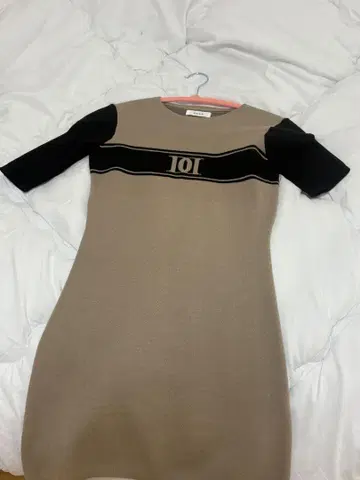 다리치 로고 바이컬러 원피스