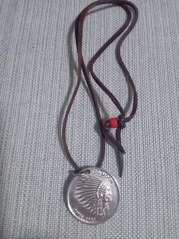 RED MOON 레드문 메달 탑 목걸이 2009년